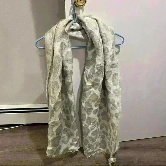 LOFT Leopard Print Scarf - Picture 1 of 3